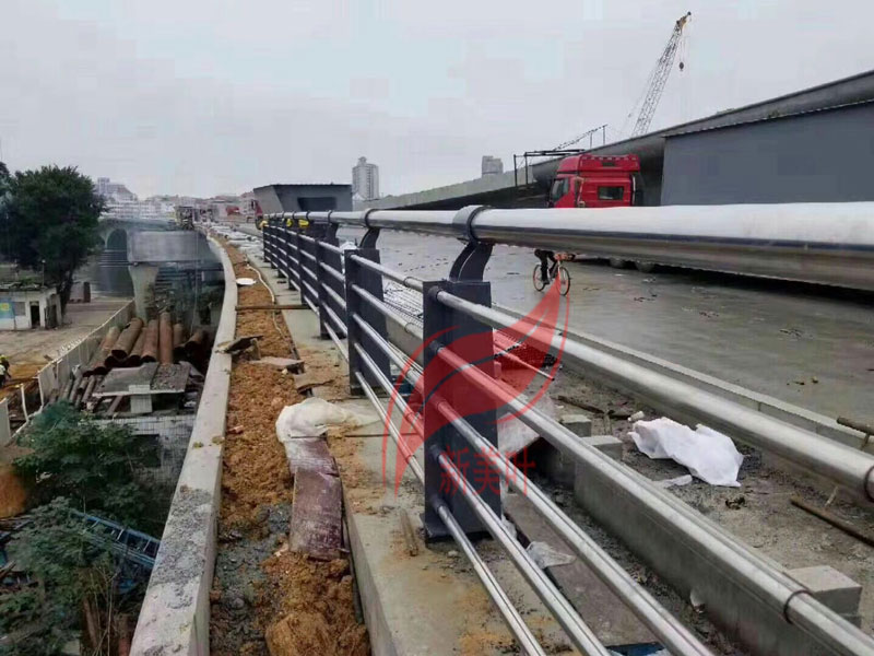 安徽蚌埠不锈钢桥梁护栏安装现场